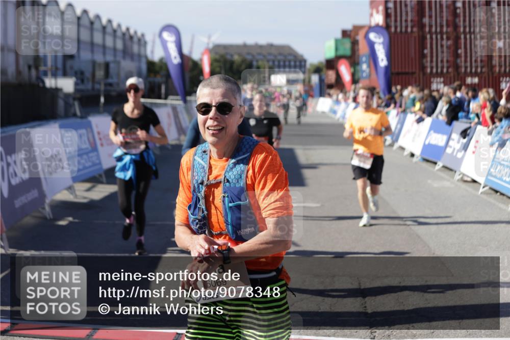 03.10.2025 - Köhlbrandbrückenlauf Jannik Wohlers http://msf.ph/oto/9078348 03.10.2025 13:17:32 Ziel 4012, 4686, 4746, 4818, 5007, 5008, 5031, 5906, 5909, 6069, 6388, 6710 meine-sportfotos.de