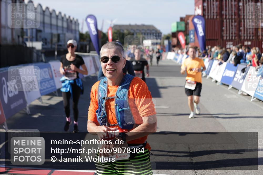 03.10.2025 - Köhlbrandbrückenlauf Jannik Wohlers http://msf.ph/oto/9078364 03.10.2025 13:17:32 Ziel 4012, 4686, 4746, 4818, 5007, 5008, 5031, 5906, 5909, 6069, 6388, 6710 meine-sportfotos.de