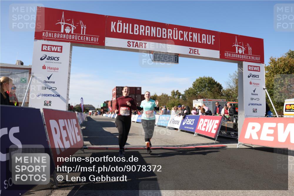 03.10.2025 - Köhlbrandbrückenlauf Lena Gebhardt http://msf.ph/oto/9078372 03.10.2025 13:43:31 Ziel 5464, 5499, 5559 meine-sportfotos.de