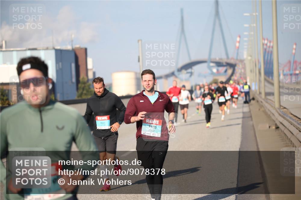 03.10.2025 - Köhlbrandbrückenlauf Jannik Wohlers http://msf.ph/oto/9078378 03.10.2025 09:45:30 Position 3 1143, 3718, 2302 meine-sportfotos.de