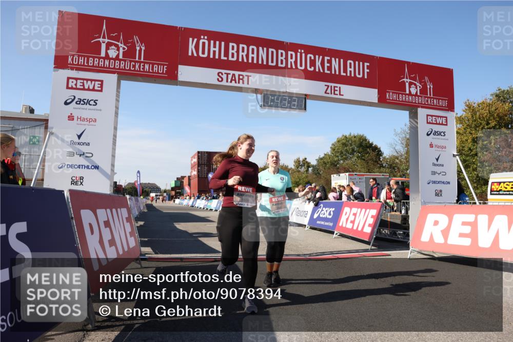 03.10.2025 - Köhlbrandbrückenlauf Lena Gebhardt http://msf.ph/oto/9078394 03.10.2025 13:43:31 Ziel 5464, 5499, 5559 meine-sportfotos.de