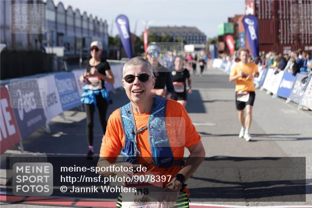 03.10.2025 - Köhlbrandbrückenlauf Jannik Wohlers http://msf.ph/oto/9078397 03.10.2025 13:17:32 Ziel 4012, 4686, 4746, 4818, 5007, 5008, 5031, 5906, 5909, 6069, 6388, 6710 meine-sportfotos.de