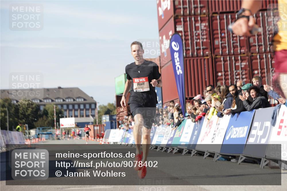03.10.2025 - Köhlbrandbrückenlauf Jannik Wohlers http://msf.ph/oto/9078402 03.10.2025 12:48:59 Ziel 5797, 6240 meine-sportfotos.de