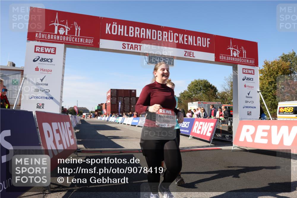 03.10.2025 - Köhlbrandbrückenlauf Lena Gebhardt http://msf.ph/oto/9078419 03.10.2025 13:43:32 Ziel 5464, 5499, 5559 meine-sportfotos.de