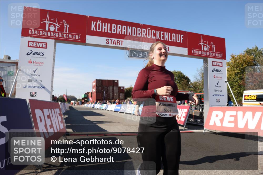 03.10.2025 - Köhlbrandbrückenlauf Lena Gebhardt http://msf.ph/oto/9078427 03.10.2025 13:43:32 Ziel 5464, 5499, 5559 meine-sportfotos.de
