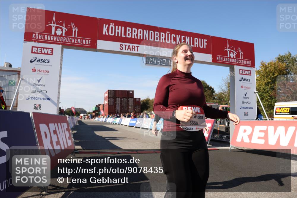 03.10.2025 - Köhlbrandbrückenlauf Lena Gebhardt http://msf.ph/oto/9078435 03.10.2025 13:43:32 Ziel 5464, 5499, 5559 meine-sportfotos.de
