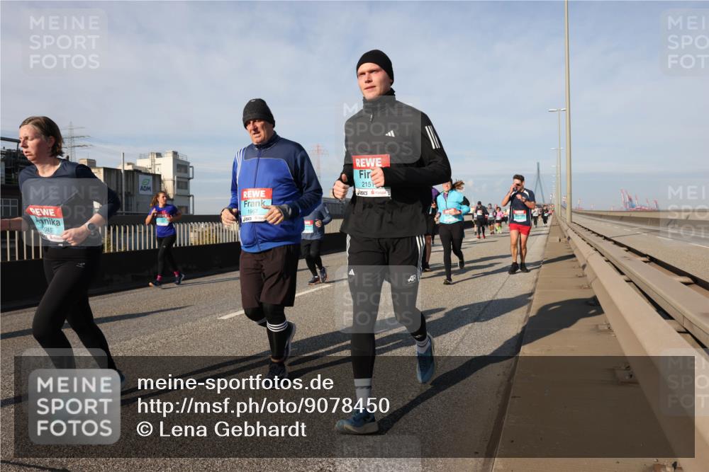 03.10.2025 - Köhlbrandbrückenlauf Lena Gebhardt http://msf.ph/oto/9078450 03.10.2025 10:03:03 Position 2 2045, 1967, 2151 meine-sportfotos.de