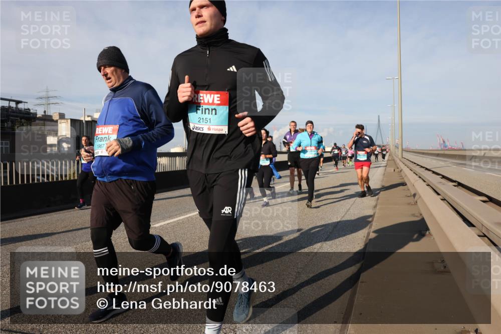03.10.2025 - Köhlbrandbrückenlauf Lena Gebhardt http://msf.ph/oto/9078463 03.10.2025 10:03:03 Position 2 1967, 2151 meine-sportfotos.de