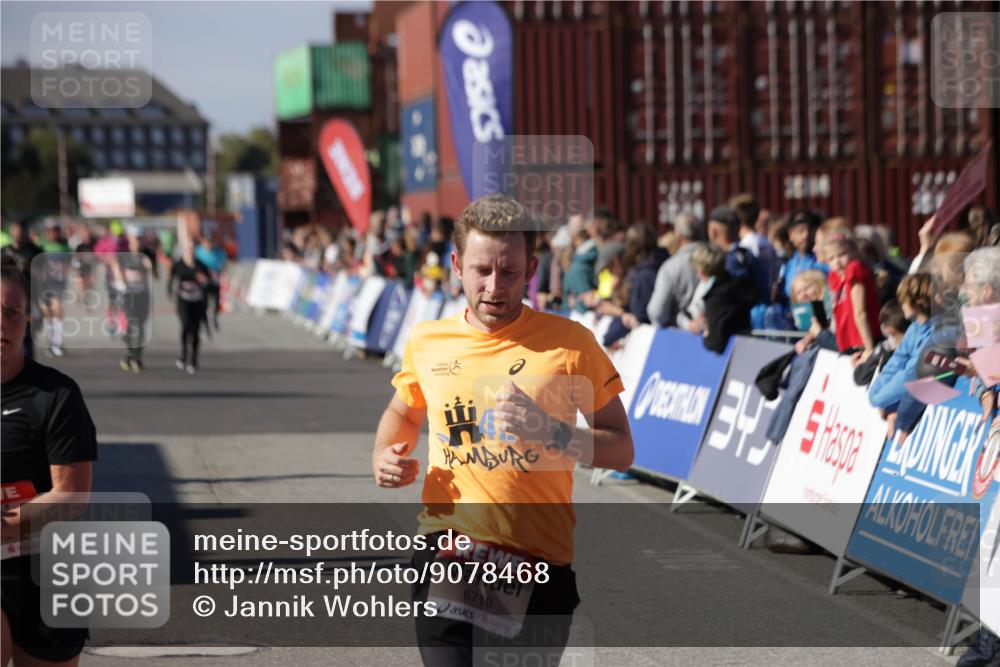 03.10.2025 - Köhlbrandbrückenlauf Jannik Wohlers http://msf.ph/oto/9078468 03.10.2025 13:17:33 Ziel 4012, 4686, 4746, 4818, 5007, 5008, 5031, 5906, 5909, 6069, 6388, 6710 meine-sportfotos.de