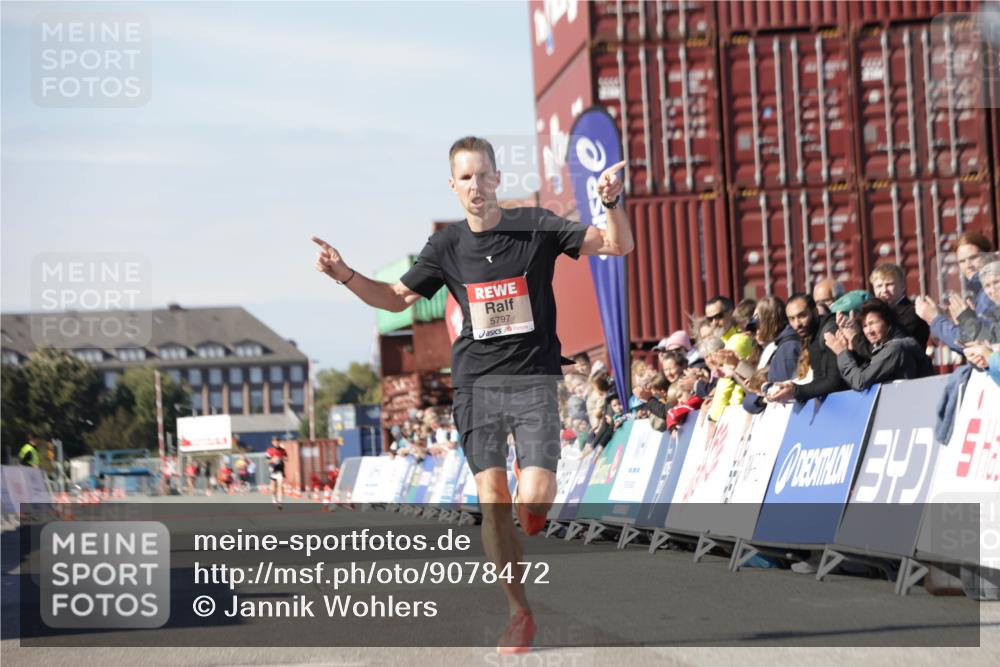 03.10.2025 - Köhlbrandbrückenlauf Jannik Wohlers http://msf.ph/oto/9078472 03.10.2025 12:48:59 Ziel 5797, 6240 meine-sportfotos.de
