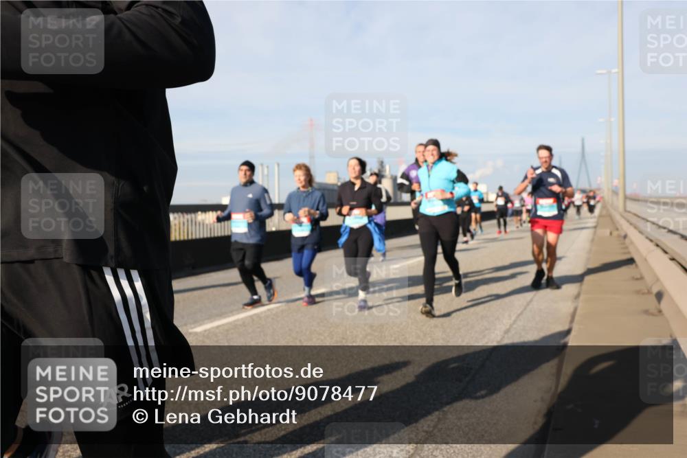 03.10.2025 - Köhlbrandbrückenlauf Lena Gebhardt http://msf.ph/oto/9078477 03.10.2025 10:03:04 Position 2  meine-sportfotos.de