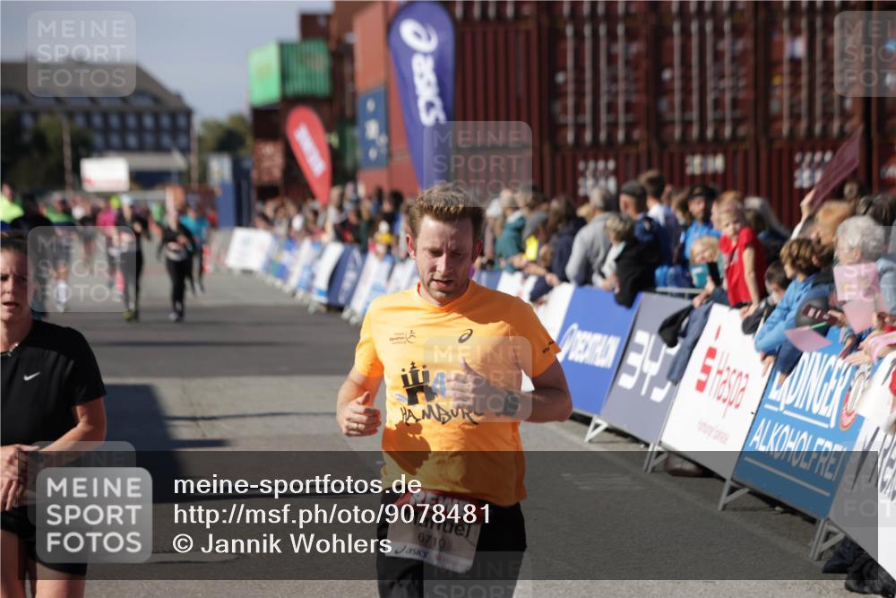 03.10.2025 - Köhlbrandbrückenlauf Jannik Wohlers http://msf.ph/oto/9078481 03.10.2025 13:17:33 Ziel 4012, 4686, 4746, 4818, 5007, 5008, 5031, 5906, 5909, 6069, 6388, 6710 meine-sportfotos.de