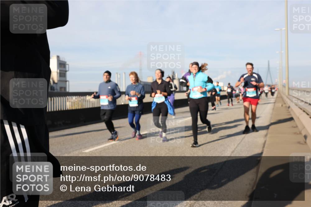 03.10.2025 - Köhlbrandbrückenlauf Lena Gebhardt http://msf.ph/oto/9078483 03.10.2025 10:03:04 Position 2  meine-sportfotos.de