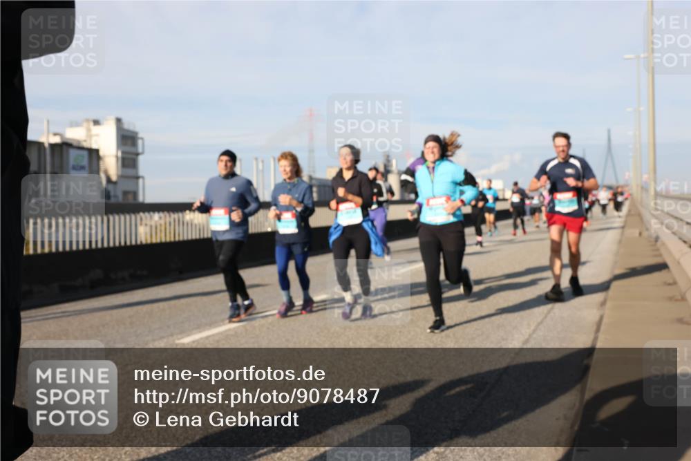 03.10.2025 - Köhlbrandbrückenlauf Lena Gebhardt http://msf.ph/oto/9078487 03.10.2025 10:03:04 Position 2  meine-sportfotos.de