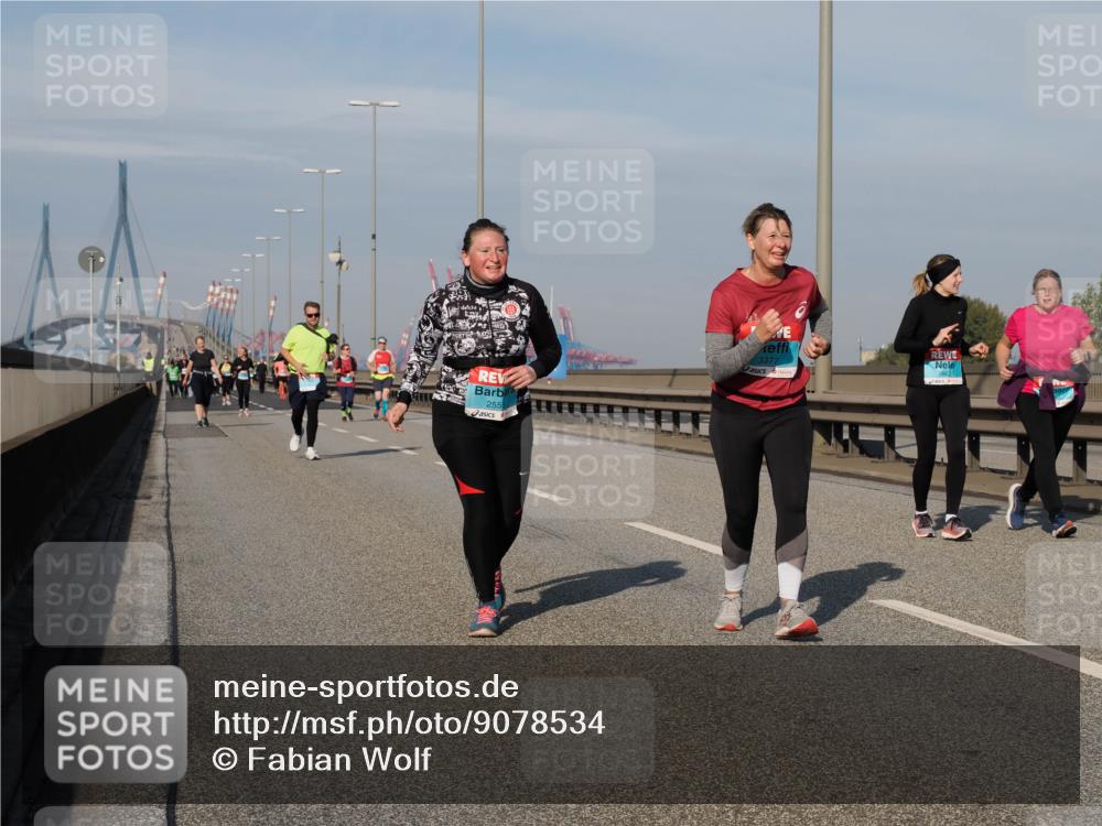 03.10.2025 - Köhlbrandbrückenlauf Fabian Wolf http://msf.ph/oto/9078534 03.10.2025 10:16:32 Position 3 2555, 3377, 2662 meine-sportfotos.de