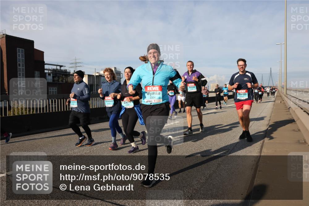 03.10.2025 - Köhlbrandbrückenlauf Lena Gebhardt http://msf.ph/oto/9078535 03.10.2025 10:03:05 Position 2 2304 meine-sportfotos.de