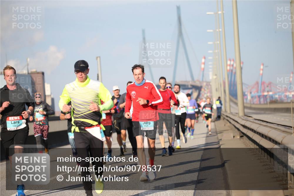 03.10.2025 - Köhlbrandbrückenlauf Jannik Wohlers http://msf.ph/oto/9078537 03.10.2025 09:45:49 Position 3 1067, 3525 meine-sportfotos.de