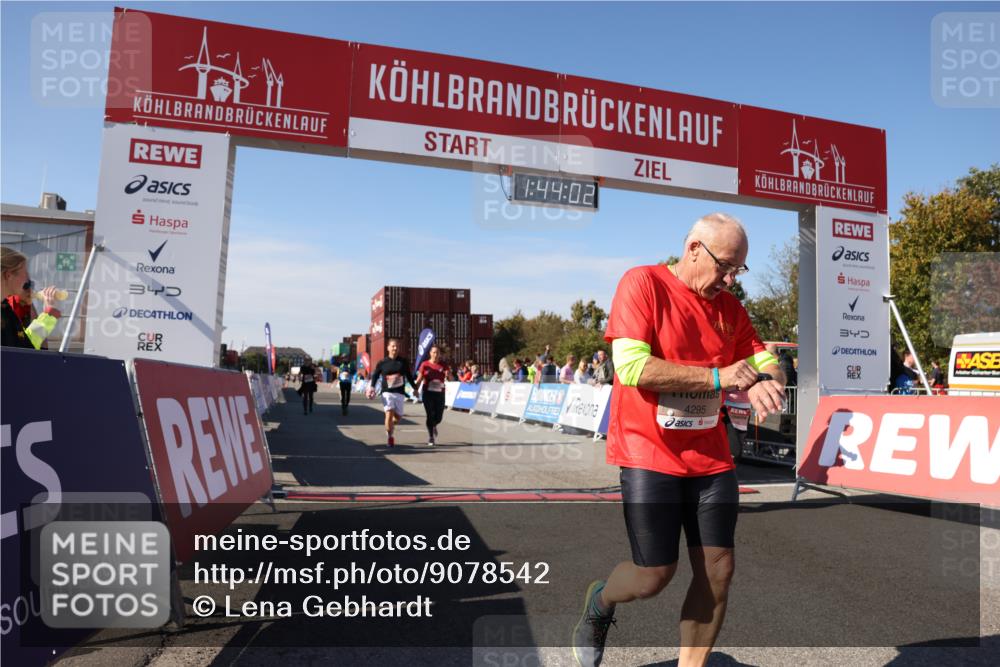 03.10.2025 - Köhlbrandbrückenlauf Lena Gebhardt http://msf.ph/oto/9078542 03.10.2025 13:44:03 Ziel 4295, 5415, 5416, 5445, 6010, 6011, 6550 meine-sportfotos.de