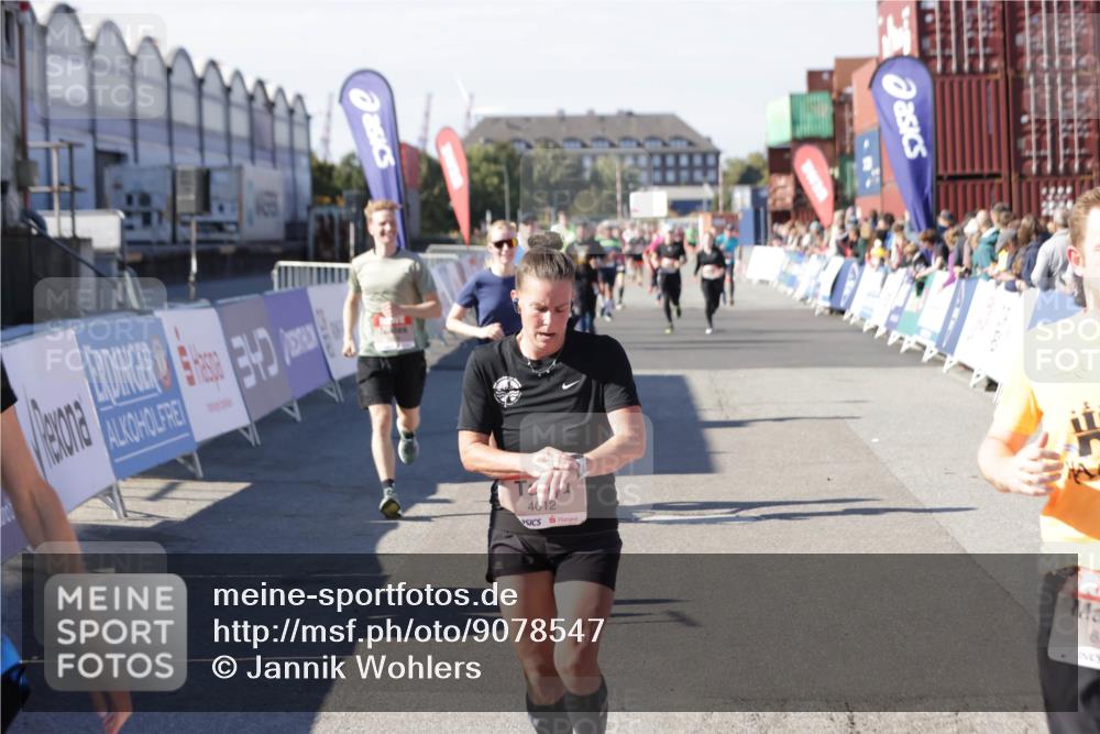 03.10.2025 - Köhlbrandbrückenlauf Jannik Wohlers http://msf.ph/oto/9078547 03.10.2025 13:17:34 Ziel 4012, 4686, 4746, 4818, 5007, 5008, 5906, 5909, 6069, 6388, 6710 meine-sportfotos.de