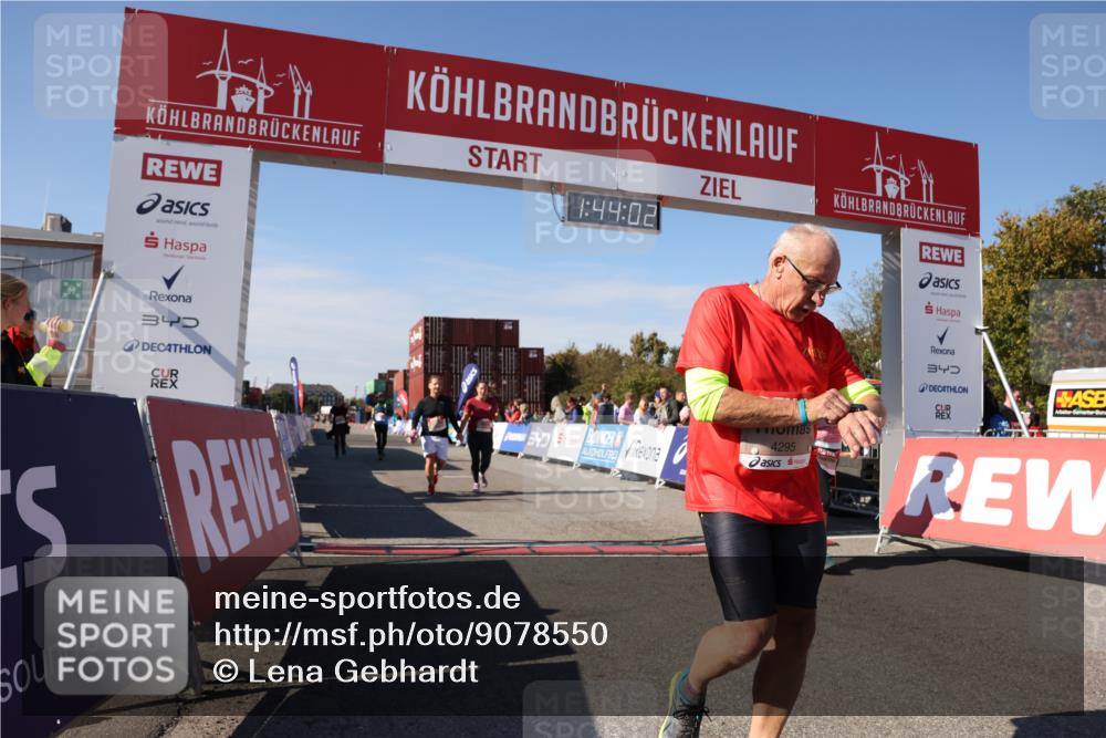 03.10.2025 - Köhlbrandbrückenlauf Lena Gebhardt http://msf.ph/oto/9078550 03.10.2025 13:44:03 Ziel 4295, 5415, 5416, 5445, 6010, 6011, 6550 meine-sportfotos.de