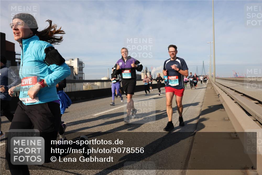 03.10.2025 - Köhlbrandbrückenlauf Lena Gebhardt http://msf.ph/oto/9078556 03.10.2025 10:03:05 Position 2 2304, 3151 meine-sportfotos.de