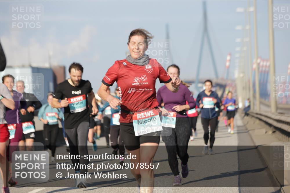 03.10.2025 - Köhlbrandbrückenlauf Jannik Wohlers http://msf.ph/oto/9078557 03.10.2025 09:53:02 Position 3 1334, 1363 meine-sportfotos.de