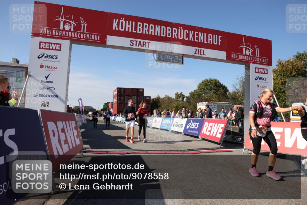 03.10.2025 - Köhlbrandbrückenlauf Lena Gebhardt http://msf.ph/oto/9078558 03.10.2025 13:44:04 Ziel 4295, 5415, 5416, 5445, 6010, 6011, 6550 meine-sportfotos.de