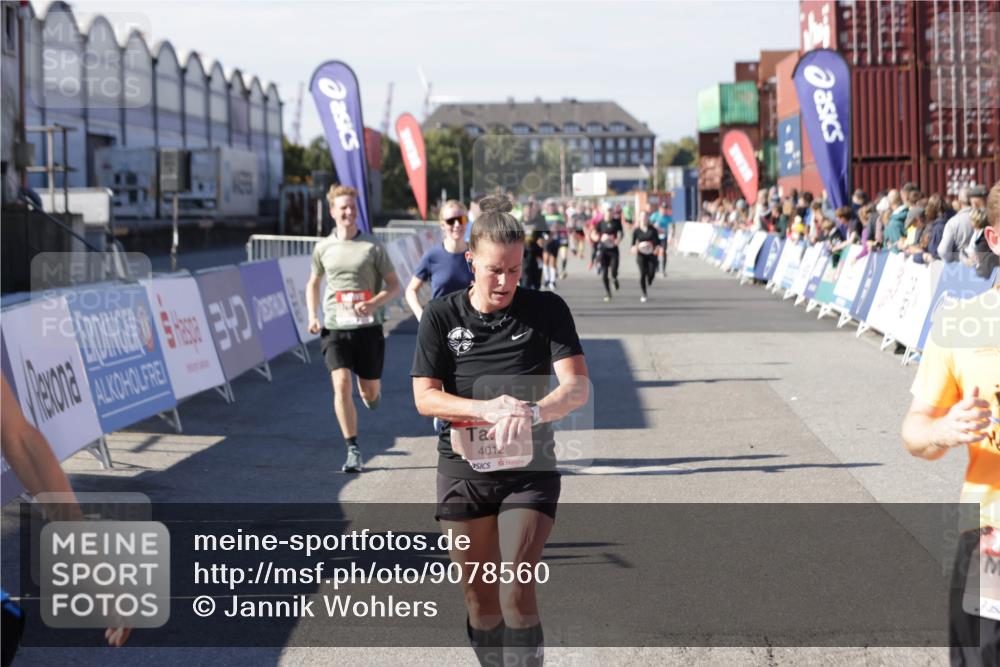03.10.2025 - Köhlbrandbrückenlauf Jannik Wohlers http://msf.ph/oto/9078560 03.10.2025 13:17:34 Ziel 4012, 4686, 4746, 4818, 5007, 5008, 5906, 5909, 6069, 6388, 6710 meine-sportfotos.de