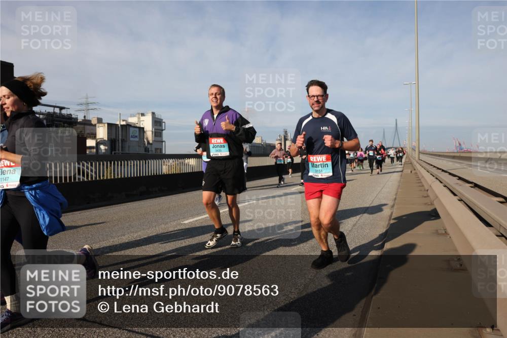 03.10.2025 - Köhlbrandbrückenlauf Lena Gebhardt http://msf.ph/oto/9078563 03.10.2025 10:03:05 Position 2 1147, 3430, 3151 meine-sportfotos.de