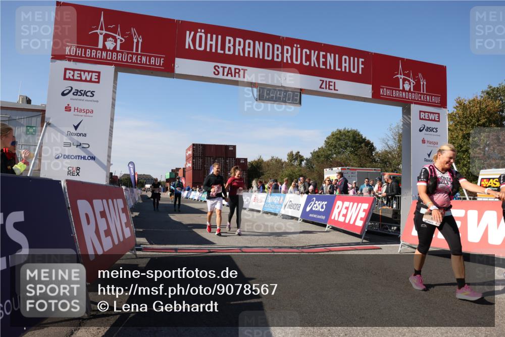 03.10.2025 - Köhlbrandbrückenlauf Lena Gebhardt http://msf.ph/oto/9078567 03.10.2025 13:44:04 Ziel 4295, 5415, 5416, 5445, 6010, 6011, 6550 meine-sportfotos.de