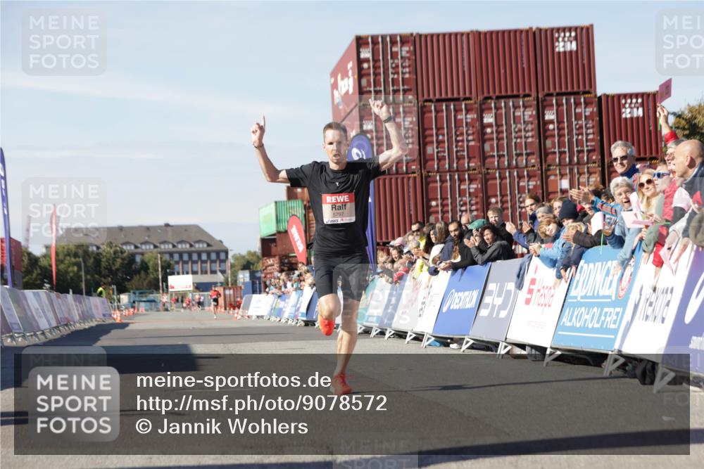 03.10.2025 - Köhlbrandbrückenlauf Jannik Wohlers http://msf.ph/oto/9078572 03.10.2025 12:48:59 Ziel 5797, 6240 meine-sportfotos.de