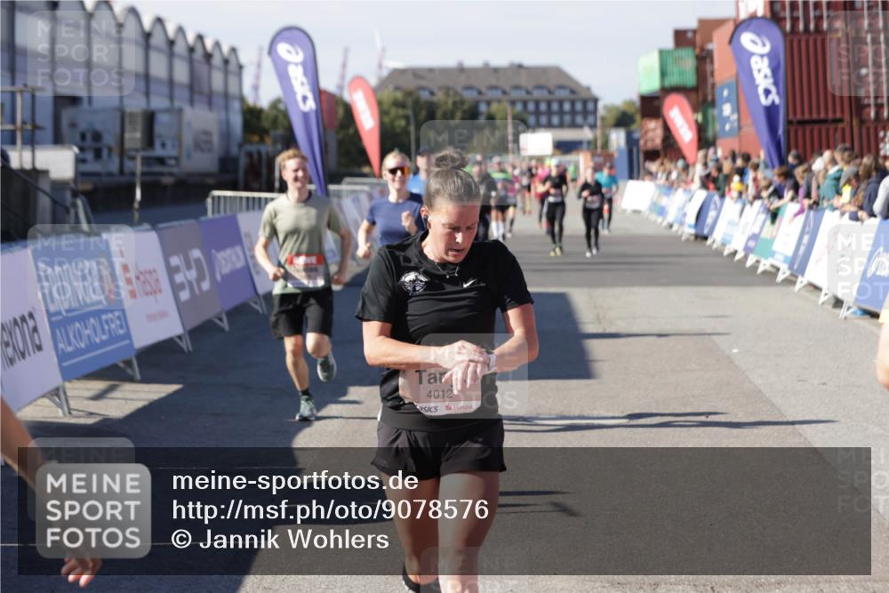 03.10.2025 - Köhlbrandbrückenlauf Jannik Wohlers http://msf.ph/oto/9078576 03.10.2025 13:17:34 Ziel 4012, 4686, 4746, 4818, 5007, 5008, 5906, 5909, 6069, 6388, 6710 meine-sportfotos.de