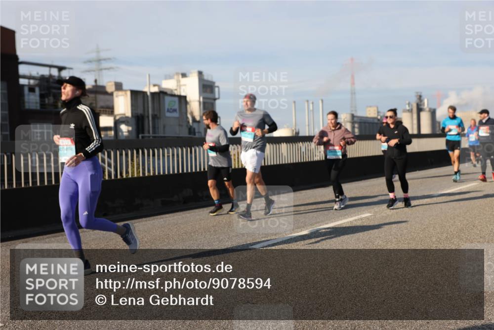 03.10.2025 - Köhlbrandbrückenlauf Lena Gebhardt http://msf.ph/oto/9078594 03.10.2025 10:03:07 Position 2  meine-sportfotos.de