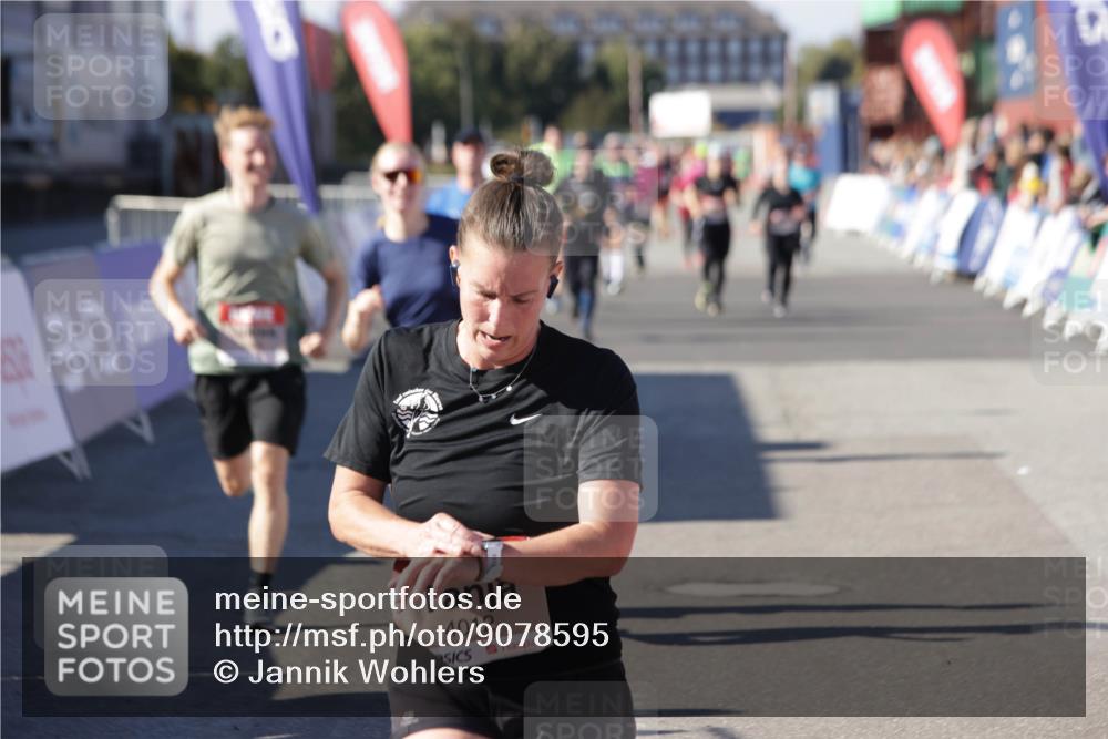 03.10.2025 - Köhlbrandbrückenlauf Jannik Wohlers http://msf.ph/oto/9078595 03.10.2025 13:17:34 Ziel 4012, 4686, 4746, 4818, 5007, 5008, 5906, 5909, 6069, 6388, 6710 meine-sportfotos.de