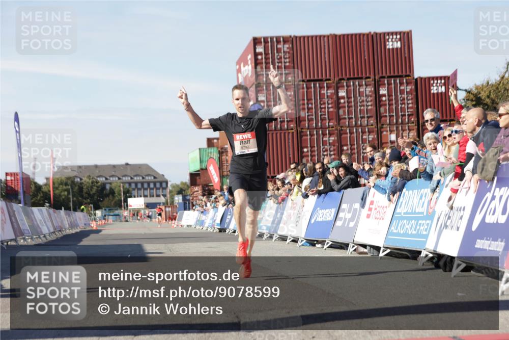 03.10.2025 - Köhlbrandbrückenlauf Jannik Wohlers http://msf.ph/oto/9078599 03.10.2025 12:48:59 Ziel 5797, 6240 meine-sportfotos.de