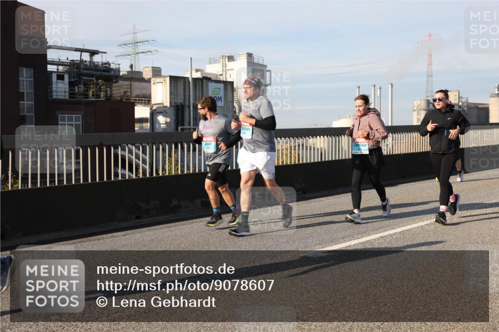03.10.2025 - Köhlbrandbrückenlauf Lena Gebhardt http://msf.ph/oto/9078607 03.10.2025 10:03:07 Position 2 324 meine-sportfotos.de