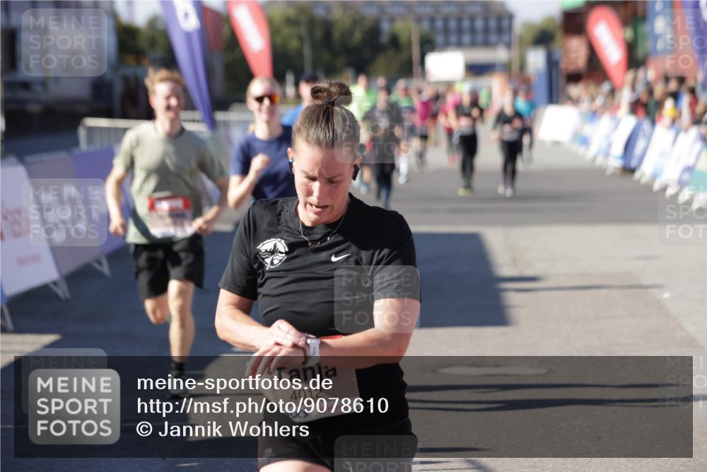 03.10.2025 - Köhlbrandbrückenlauf Jannik Wohlers http://msf.ph/oto/9078610 03.10.2025 13:17:34 Ziel 4012, 4686, 4746, 4818, 5007, 5008, 5906, 5909, 6069, 6388, 6710 meine-sportfotos.de