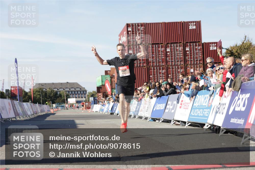 03.10.2025 - Köhlbrandbrückenlauf Jannik Wohlers http://msf.ph/oto/9078615 03.10.2025 12:48:59 Ziel 5797, 6240 meine-sportfotos.de