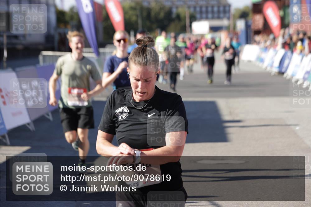 03.10.2025 - Köhlbrandbrückenlauf Jannik Wohlers http://msf.ph/oto/9078619 03.10.2025 13:17:34 Ziel 4012, 4686, 4746, 4818, 5007, 5008, 5906, 5909, 6069, 6388, 6710 meine-sportfotos.de