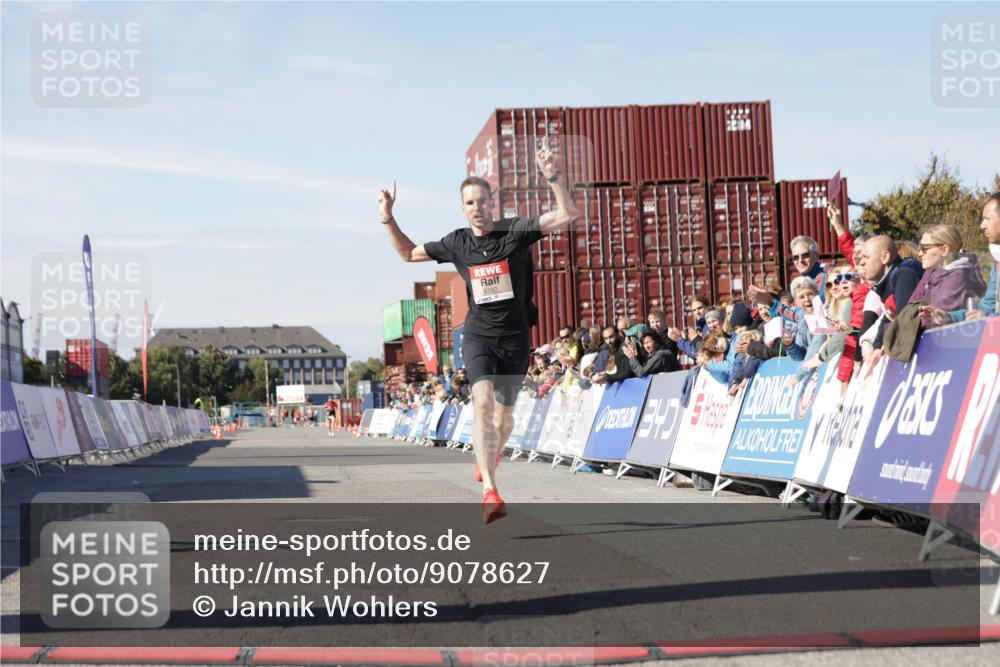 03.10.2025 - Köhlbrandbrückenlauf Jannik Wohlers http://msf.ph/oto/9078627 03.10.2025 12:49:00 Ziel 5797, 6240 meine-sportfotos.de