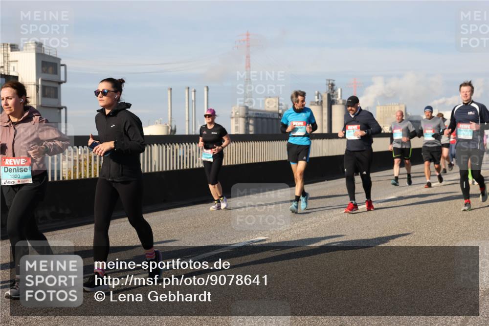 03.10.2025 - Köhlbrandbrückenlauf Lena Gebhardt http://msf.ph/oto/9078641 03.10.2025 10:03:08 Position 2 1320 meine-sportfotos.de