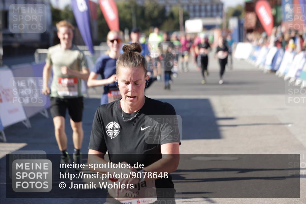 03.10.2025 - Köhlbrandbrückenlauf Jannik Wohlers http://msf.ph/oto/9078648 03.10.2025 13:17:34 Ziel 4012, 4686, 4746, 4818, 5007, 5008, 5906, 5909, 6069, 6388, 6710 meine-sportfotos.de