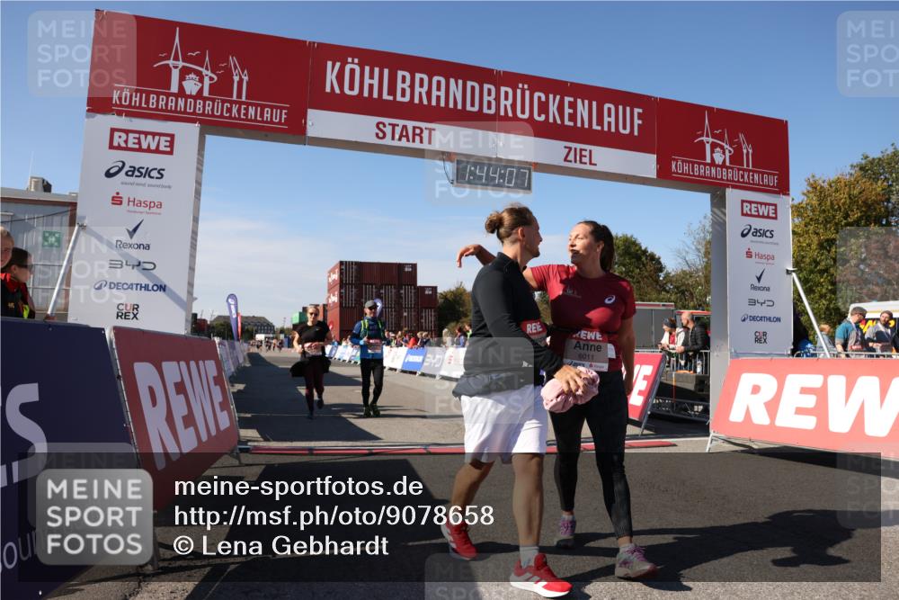 03.10.2025 - Köhlbrandbrückenlauf Lena Gebhardt http://msf.ph/oto/9078658 03.10.2025 13:44:07 Ziel 4295, 4906, 5415, 5416, 5445, 6010, 6011, 6550 meine-sportfotos.de
