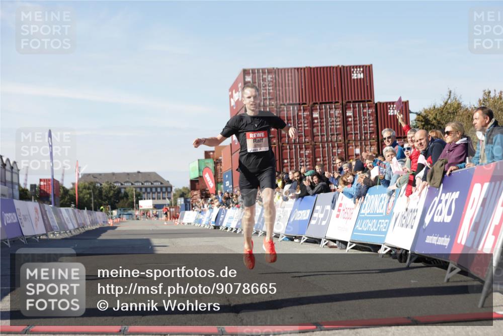 03.10.2025 - Köhlbrandbrückenlauf Jannik Wohlers http://msf.ph/oto/9078665 03.10.2025 12:49:00 Ziel 5797, 6240 meine-sportfotos.de