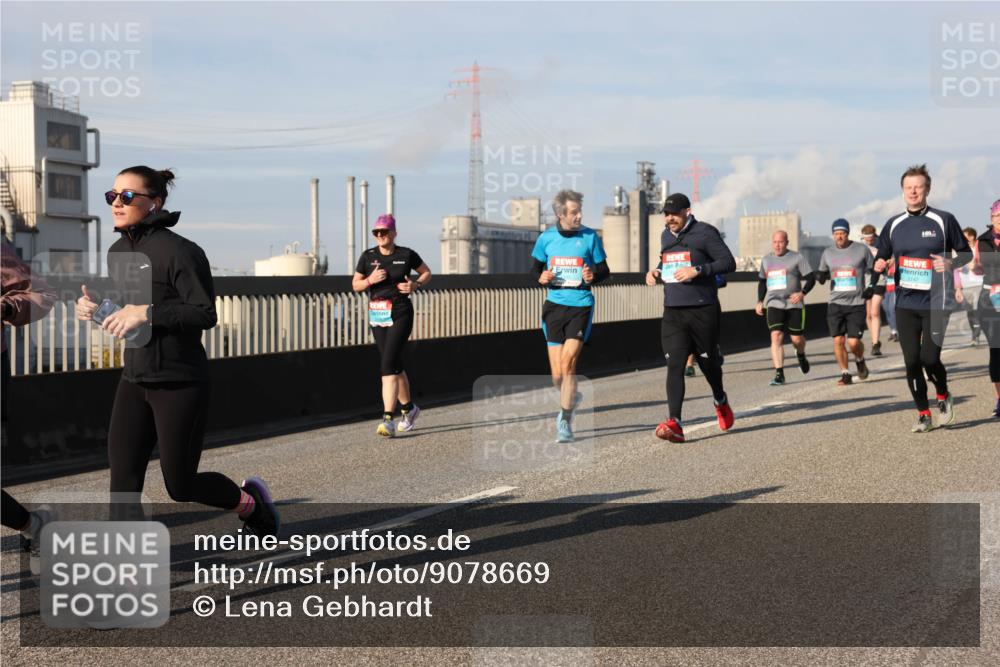 03.10.2025 - Köhlbrandbrückenlauf Lena Gebhardt http://msf.ph/oto/9078669 03.10.2025 10:03:08 Position 2  meine-sportfotos.de