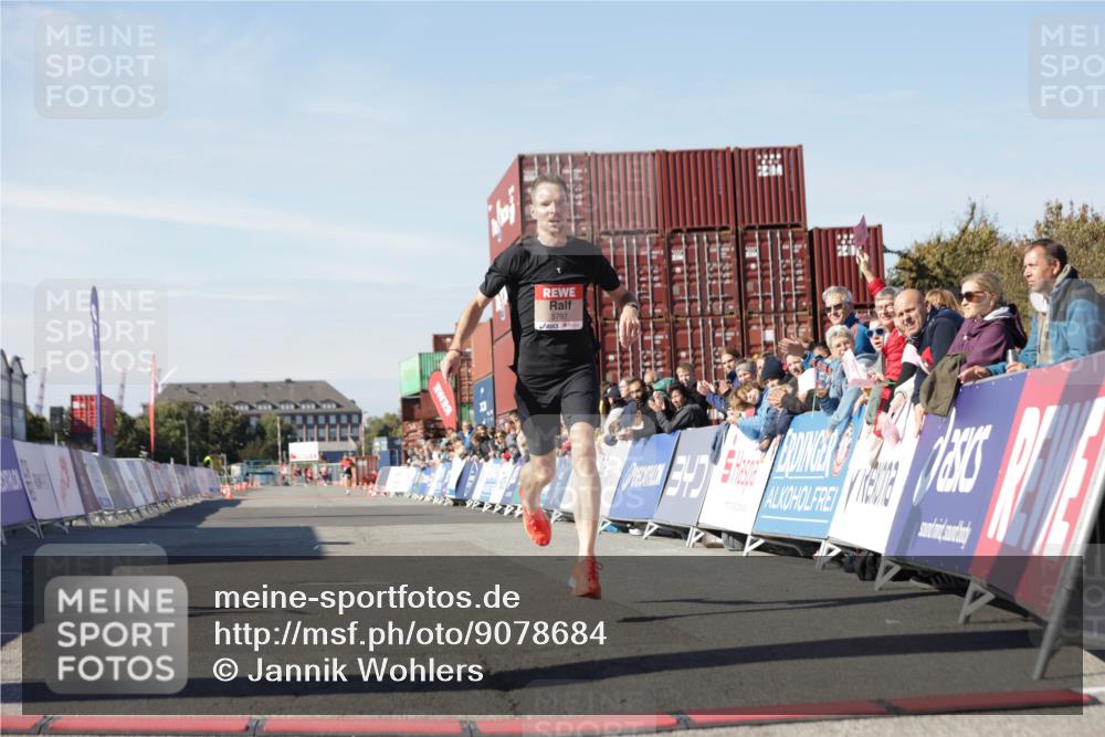03.10.2025 - Köhlbrandbrückenlauf Jannik Wohlers http://msf.ph/oto/9078684 03.10.2025 12:49:00 Ziel 5797, 6240 meine-sportfotos.de