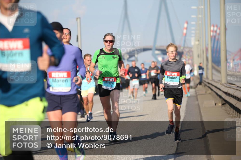 03.10.2025 - Köhlbrandbrückenlauf Jannik Wohlers http://msf.ph/oto/9078691 03.10.2025 09:45:59 Position 3 2710, 2997 meine-sportfotos.de