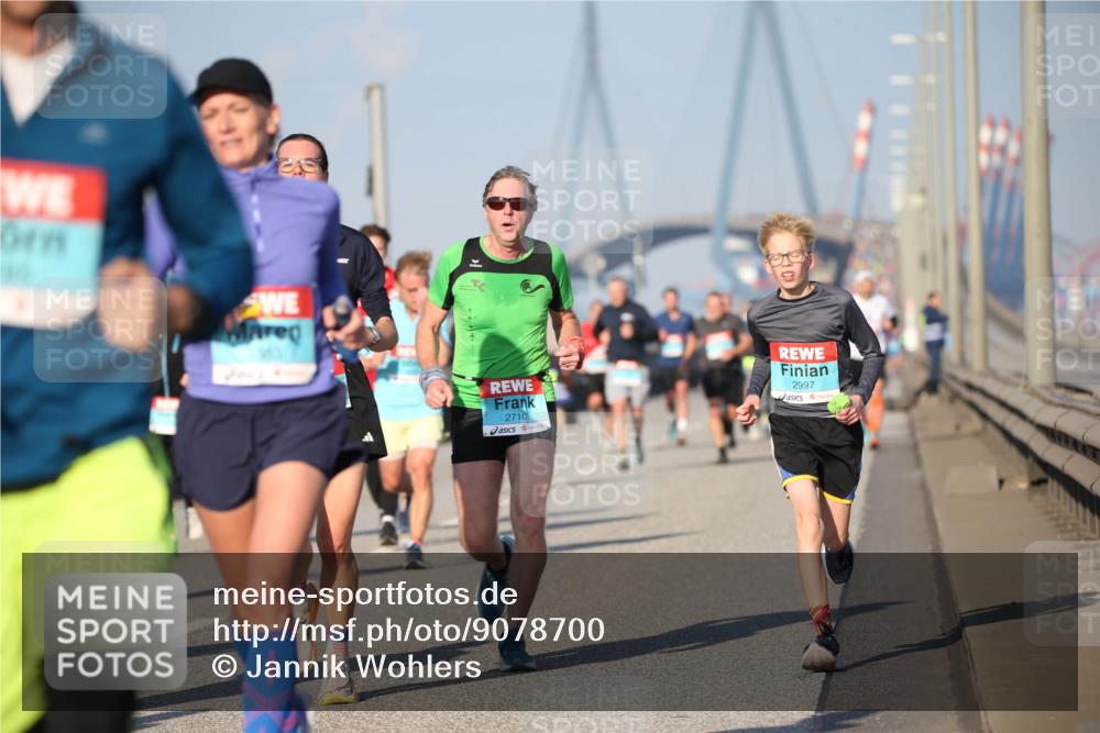 03.10.2025 - Köhlbrandbrückenlauf Jannik Wohlers http://msf.ph/oto/9078700 03.10.2025 09:45:59 Position 3 2710, 2997 meine-sportfotos.de