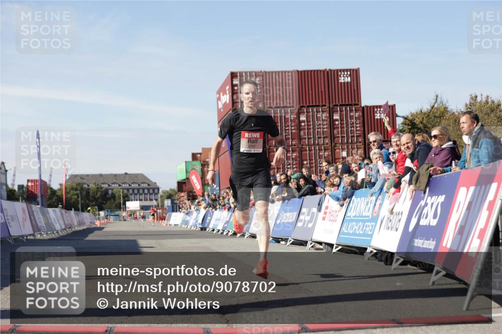 03.10.2025 - Köhlbrandbrückenlauf Jannik Wohlers http://msf.ph/oto/9078702 03.10.2025 12:49:00 Ziel 5797, 6240 meine-sportfotos.de