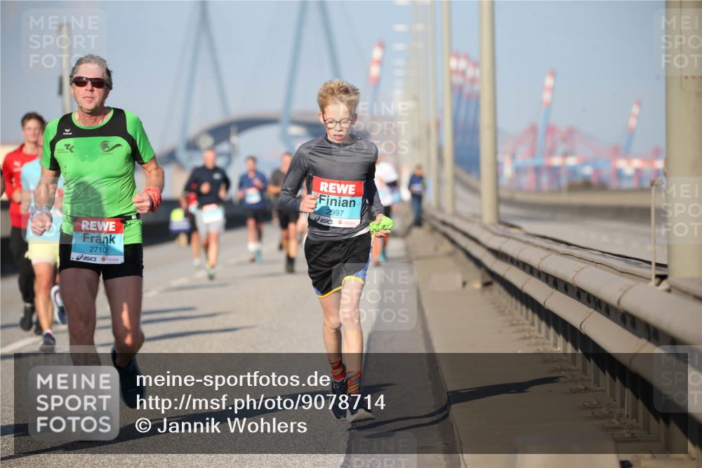 03.10.2025 - Köhlbrandbrückenlauf Jannik Wohlers http://msf.ph/oto/9078714 03.10.2025 09:46:00 Position 3 2710, 2997 meine-sportfotos.de
